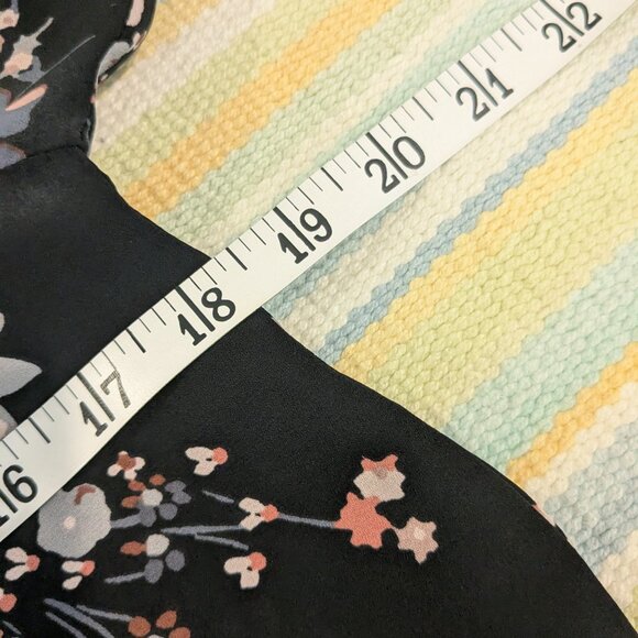 ⭐ Ann Taylor LOFT Black floral print top size XS - Picture 10 of 14